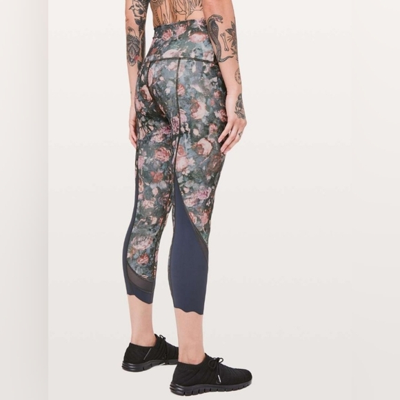 Lululemon Wunder Under Crop II Special Edition Scallop 24" Frosted Rose Multi 10 - Picture 10 of 16